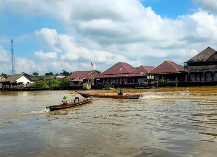 Kondisi Sungai Arut di Kelurahan Raja Dan Raja Seberang, Kecamatan Arsel, Kabupaten Kobar, belum lama ini.