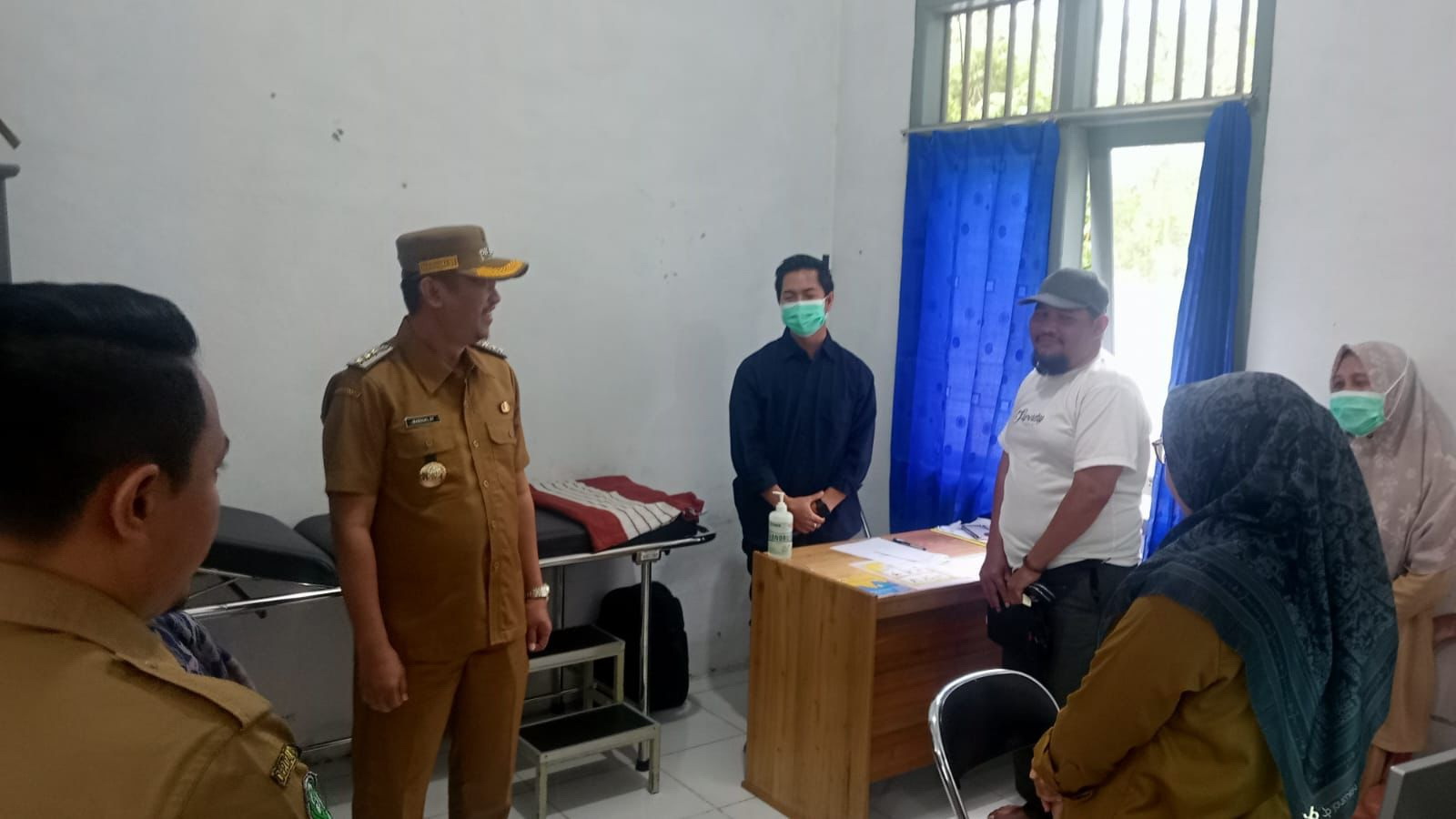 Bupati Sukamara Masduki saat mengunjungi Puskesmas Sukamara untuk memastikan pelayanan dilaksanakan dengan baik.