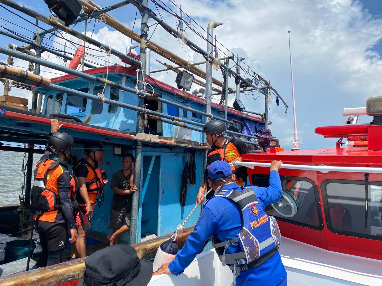 PENCARIAN: Tim Gabungan melakukan penyisiran di sekitaran laut Kuala Pembuang, Kamis (14/8/2025) (Tim SAR/Radar Sampit)