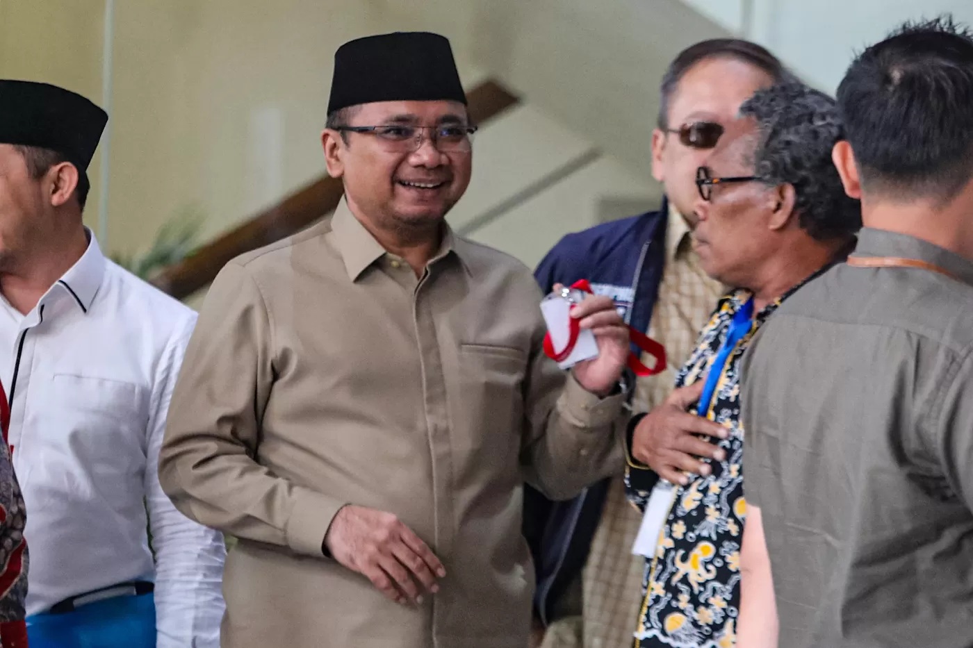 Mantan Menteri Agama, Yaqut Cholil Qoumas usai menjalani pemeriksaan di Gedung Merah Putih KPK, Jakarta Selatan terkait kasus dugaan korupsi kuota haji 2024. (SALMAN TOYIBI/JAWA POS)