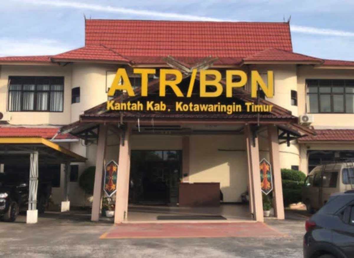 DIGUGAT WARGA: Kantor BPN Kotim di Sampit.