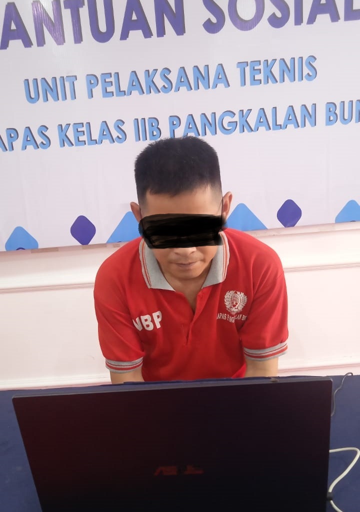 Hang Hadi, saat menjalani proses hukum di Pengadilan Negeri Nanga Bulik, baru-baru tadi.