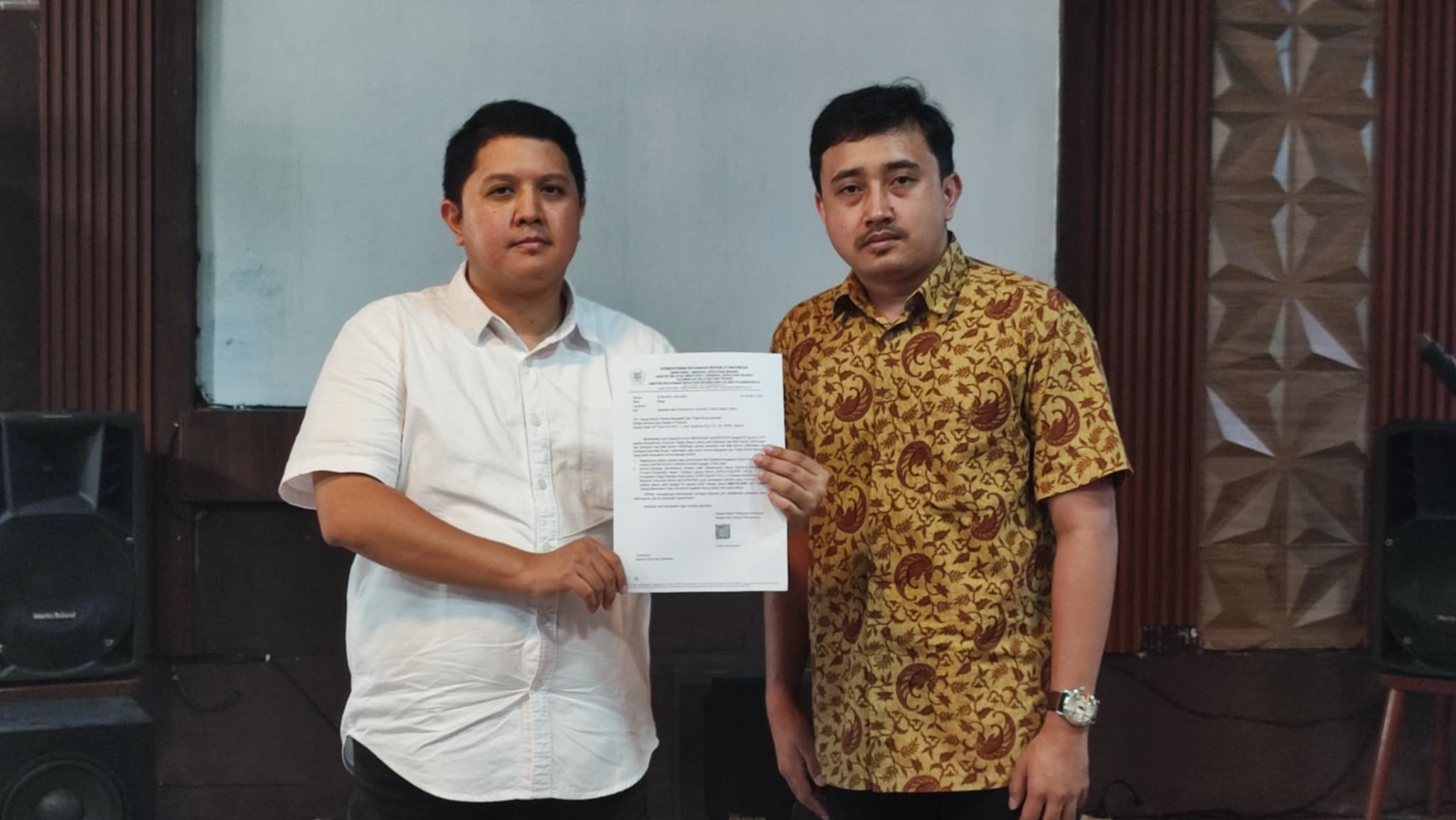 Surat pembatalan eksekusi lelang atas dua bidang tanah yang bersertifikat No. 1934/Hajak dan No. 1935/Hajak di Kabupaten Barito Utara, Kalimantan Tengah.
