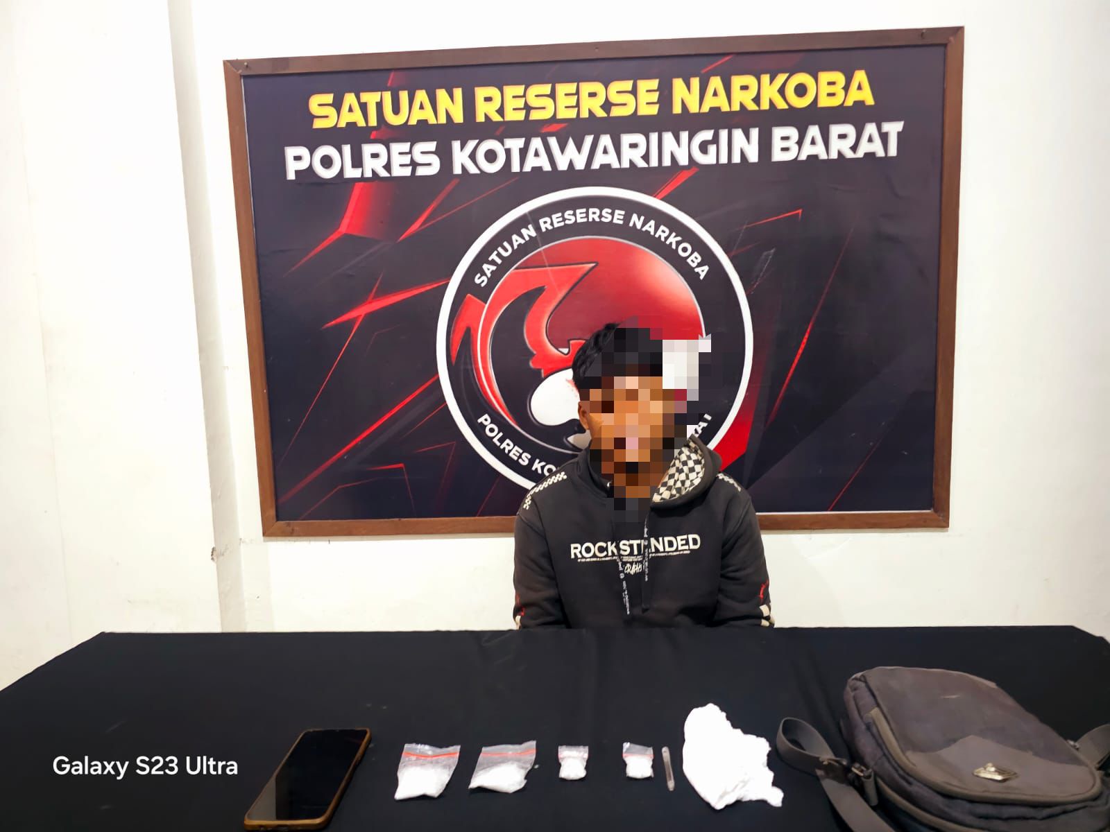 Pengedar sabu ditangkap Polres Kobar di area SPBU Karang Mulya. (Polres Kobar)