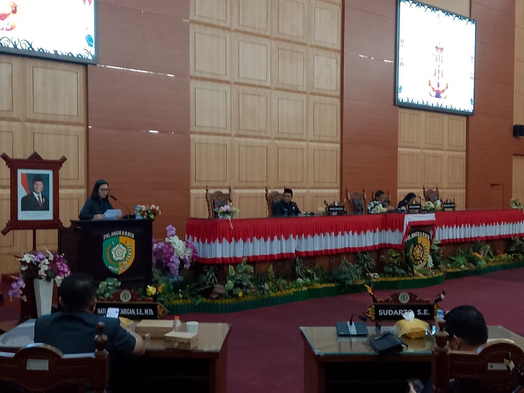 : Anggota Komisi III DPRD Kota Palangka Raya Debora Holdae Veronika Lesa menyampaikan laporan reses pada rapat paripurna beberapa waktu lalu.