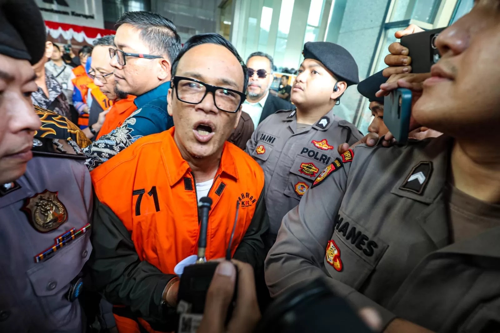 Eks Wamenaker Immanuel Ebenezer sesaat setelah konpress di gedung merah putih KPK (jawapos.com)