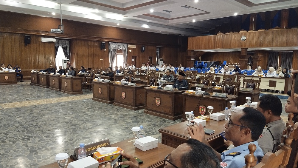 Suasana saat rapat paripurna DPRD Kotawaringin Barat.