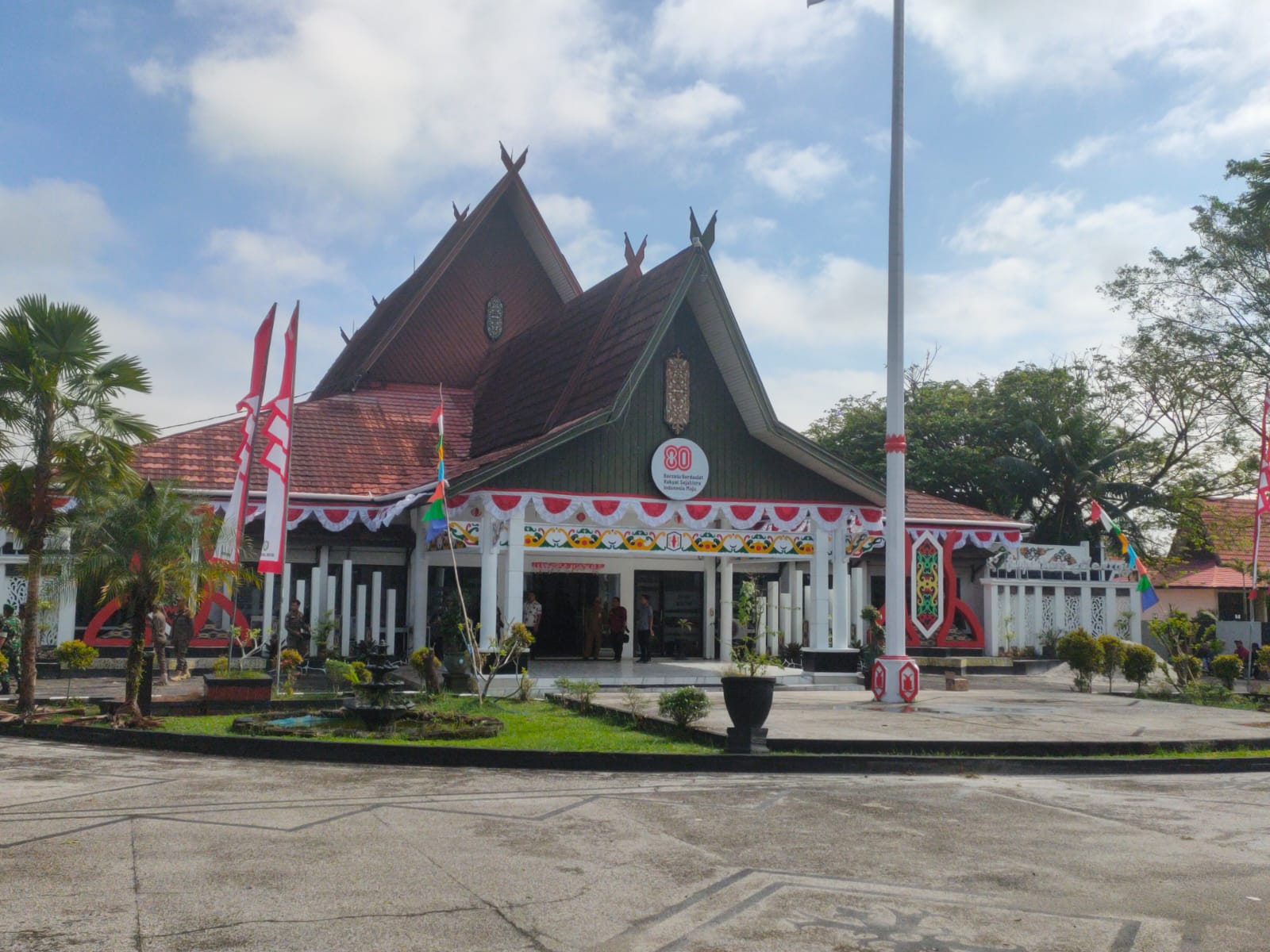 kompleks DPRD Kotim Jalan Jenderal Sudirman Sampit.