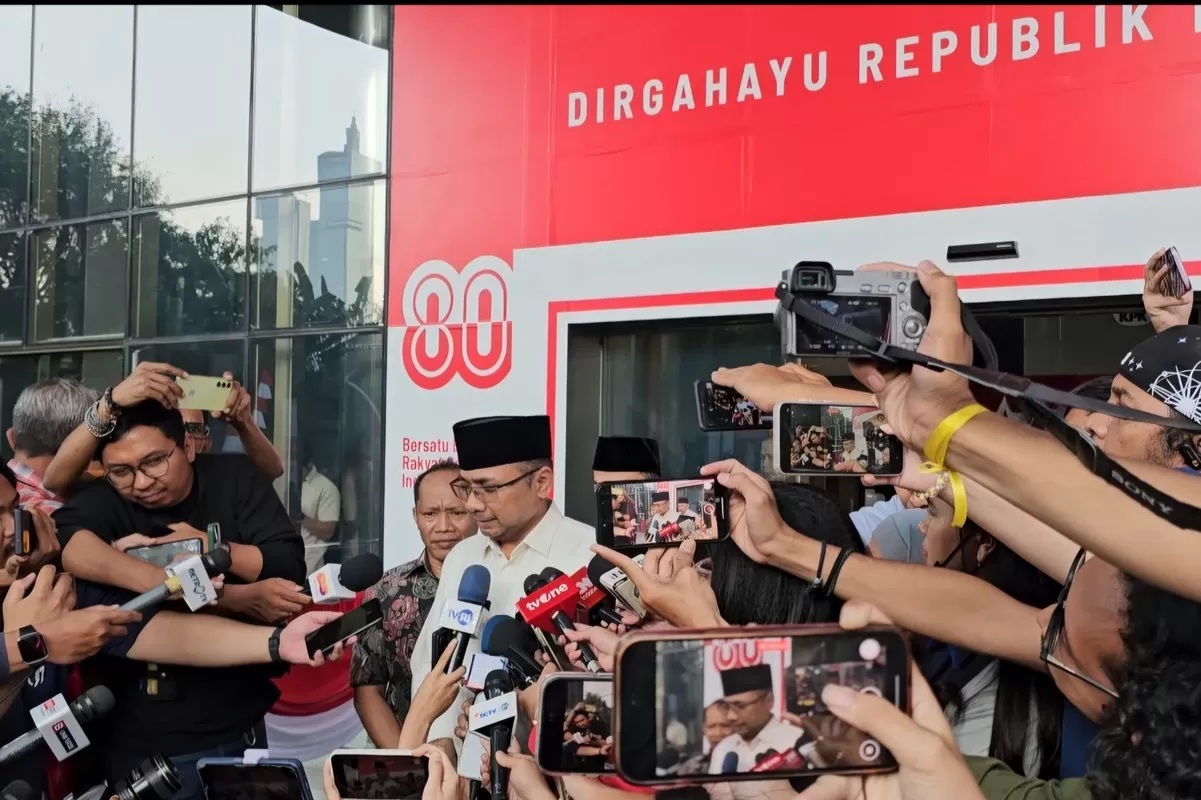 Mantan Menteri Agama (Menag) Yaqut Cholil Qoumas usai menjalani pemeriksaan di Gedung Merah Putih KPK, Jakarta, Senin (1/9). (Ridwan/Jawapos)