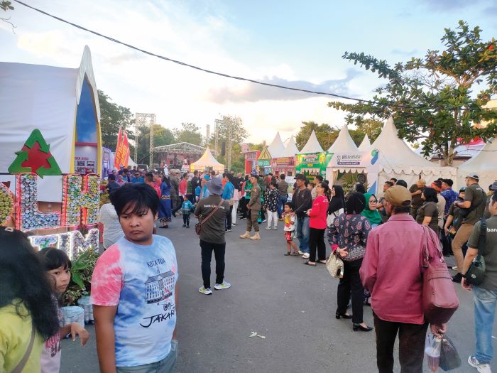 RAMAI: Antusiasme pengunjung Sampit Trade Expo 2025, baru-baru tadi. YUNI/RADAR SAMPIT