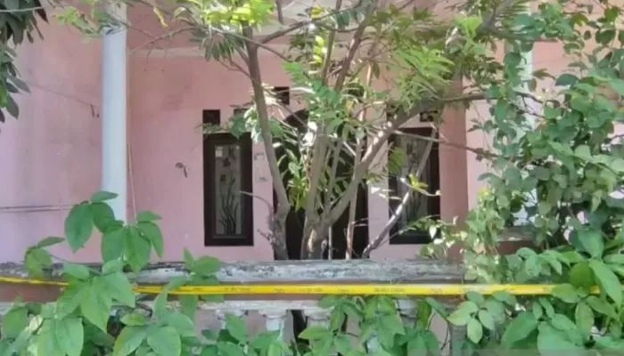 Rumah lima korban yang ditemukan terkubur dalam satu liang di Indramayu, Jawa Barat, Selasa (2/9/2025). (ANTARA/Fathnur Rohman)