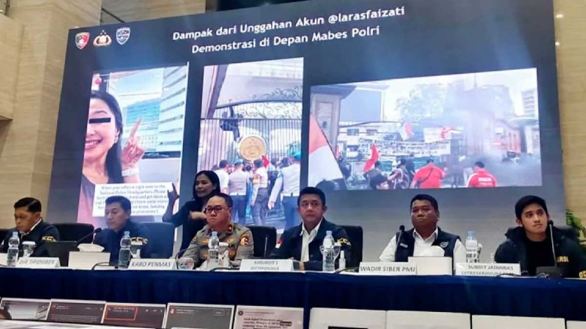 Ditpidsiber Bareskrim Polri menunjukkan konten yang menjadi barang bukti dalam konferensi pers di Gedung Bareskrim Polri, Jakarta, Rabu (3/9/2025). (Antara)  &nbsp;