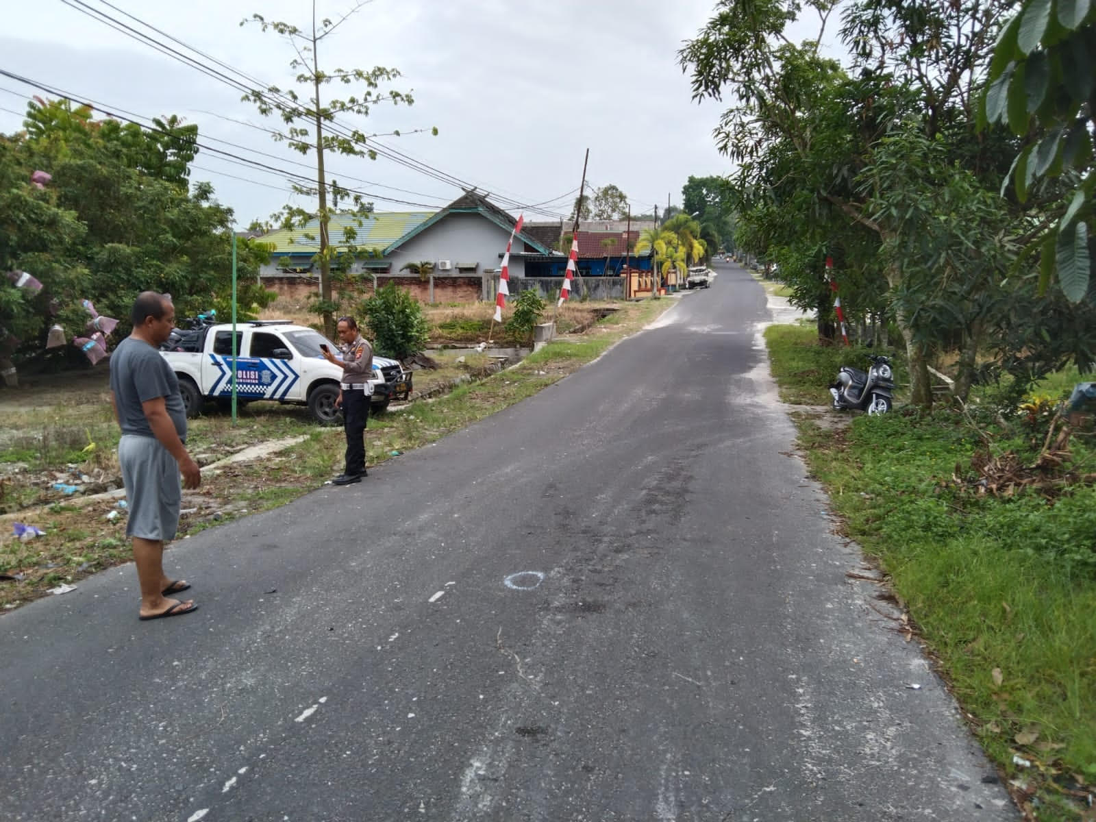 Satlantas Polresta Kobar saat olah TKP kejadian lakalantas yang terjadi di Jalan Pemuda, RT 20, Kelurahan Madurejo, Kecamatan Arut Selatan, Jumat (5/9) pukul 02.30 WIB dinihari.