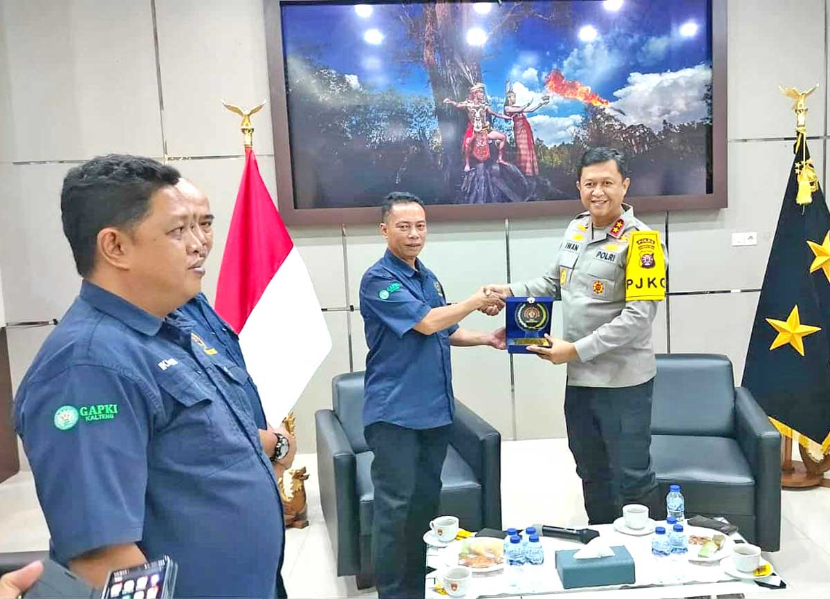 SINERGI: Kapolda Kalteng Irjen Pol Iwan Kurniawan saat audiensi dengan jajaran PWI Kalteng, Kamis (4/9/2025).