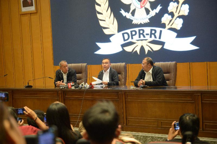 Tiga Pimpinan DPR RI menggelar konfrensi pers, di gedung DPR RI, Jumat (5/9/2025).