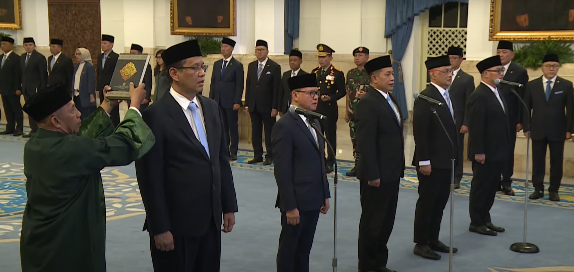 Perombakan kabinet merah putih menempatkan sosok dari kobar sebagai menteri. Dialah Mukhtarudin sebagai menteri Perlindungan Pekerja Migran Indonesia
