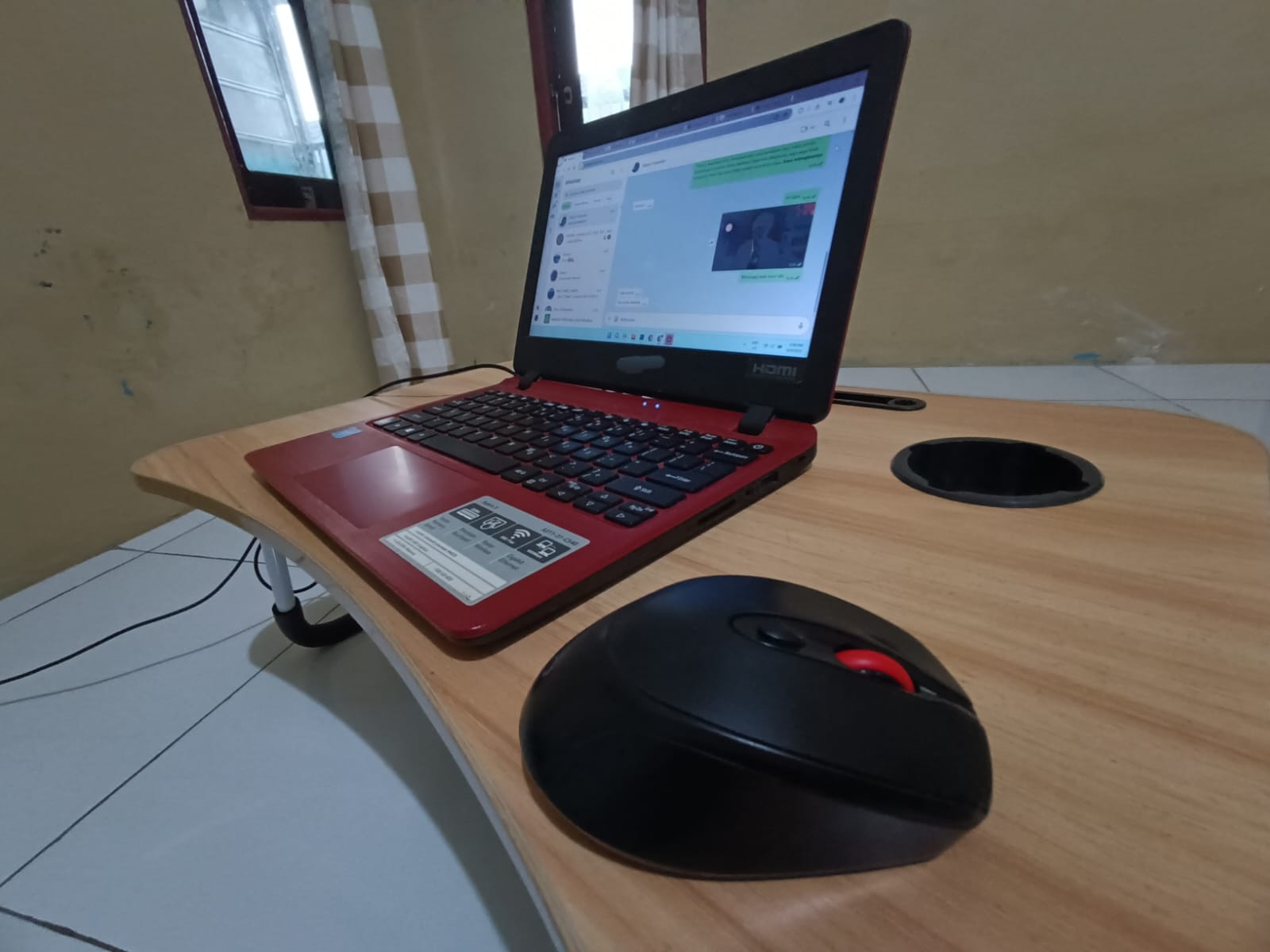 WhatsApp mengalami gangguan tidak bisa scroll. (Usay Nor Rahmad/Radar Sampit)