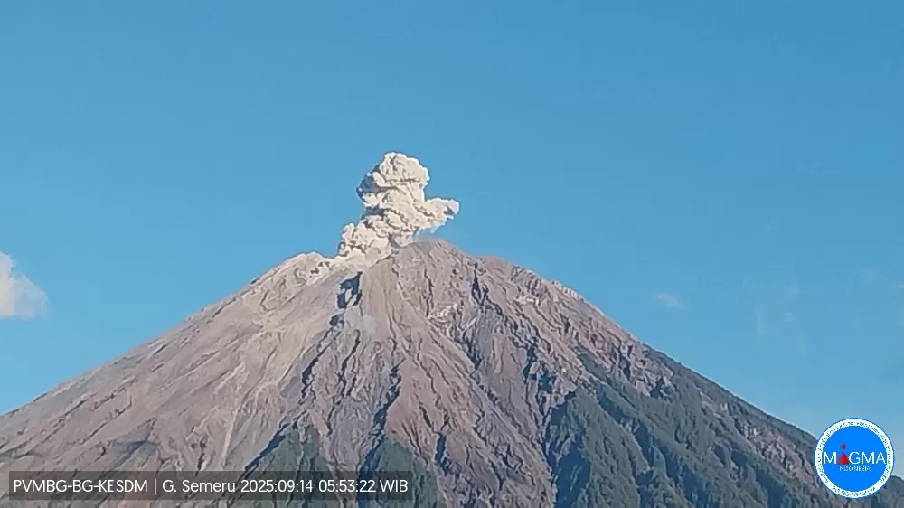 Foto erupsi Gunung Semeru pada Minggu (14/9) pagi (HO-PVMBG)