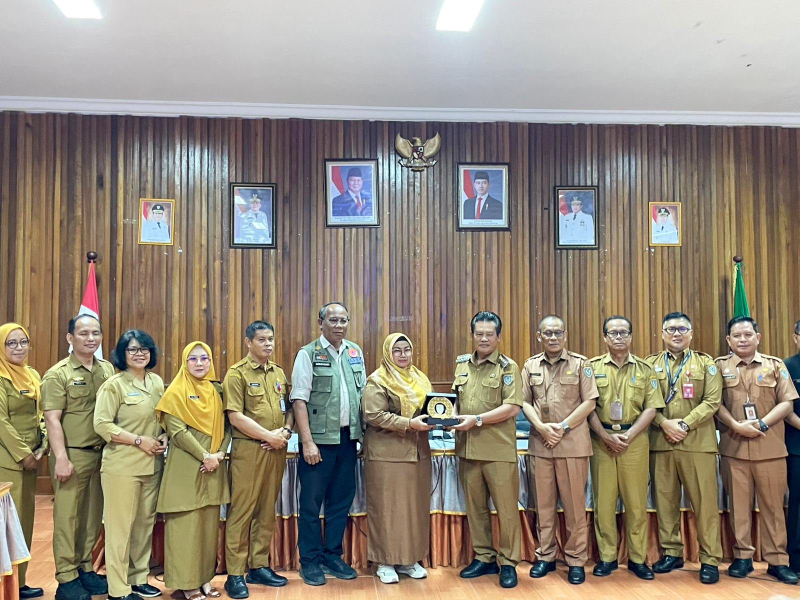 Pejabat Pemkab Seruyan dan Kotim usai rapat finalisasi draft kesepakatan kerjasama, Selasa (16/9).