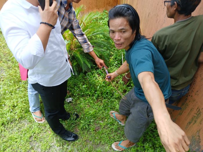 TANGKAP MALING : Personel Polsek Baamang saat menangkap pelaku pembobol rumah warga Kelurahan Baamang, Sampit, Kamis (18/9/2025). FOTO: POLSEK BAAMANG/RADAR SAMPIT