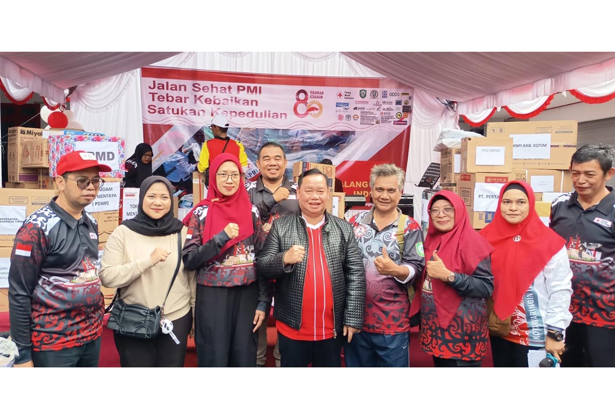 DORONG MENDONOR: Bupati Kotim Halikinnor dan Wabup Kotim Irawati saat menghadiri kegiatan UDD PMI Kotim, Sabtu (20/9).&nbsp;