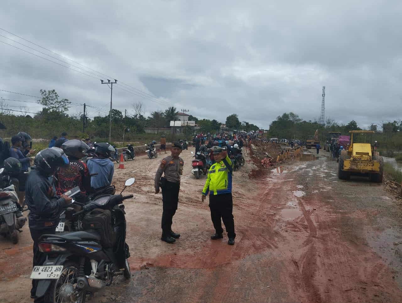 Jalur nasional Palangka Raya-Katingan, Kereng Pagi- Sampit kembali mengalami kerusakan dan sempat lumpuh, tepat di Jalan Kilometer 18 Tjilik Riwut, Katingan Desa Hampalit Kereng Pangi, Katingan Hilir.