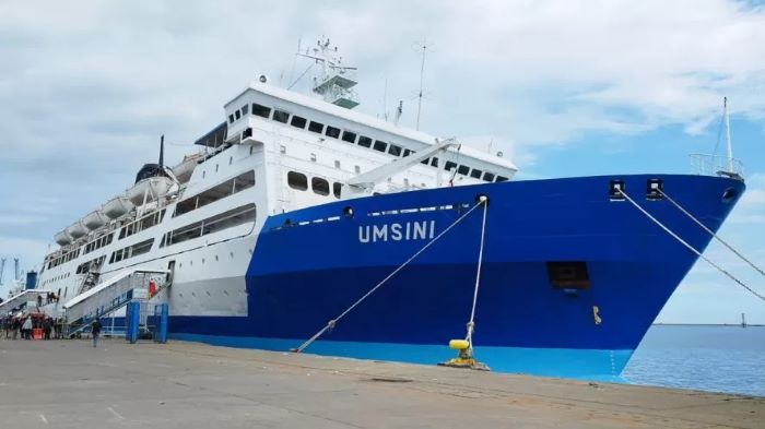 SANDAR: KM Umsini yang terbakar di Makassar tahun lalu, saat ini sedang diperbaiki di Surabaya dan diperkirakan akan bisa kembali dioperasikan di triwulan II/2026. (IST)