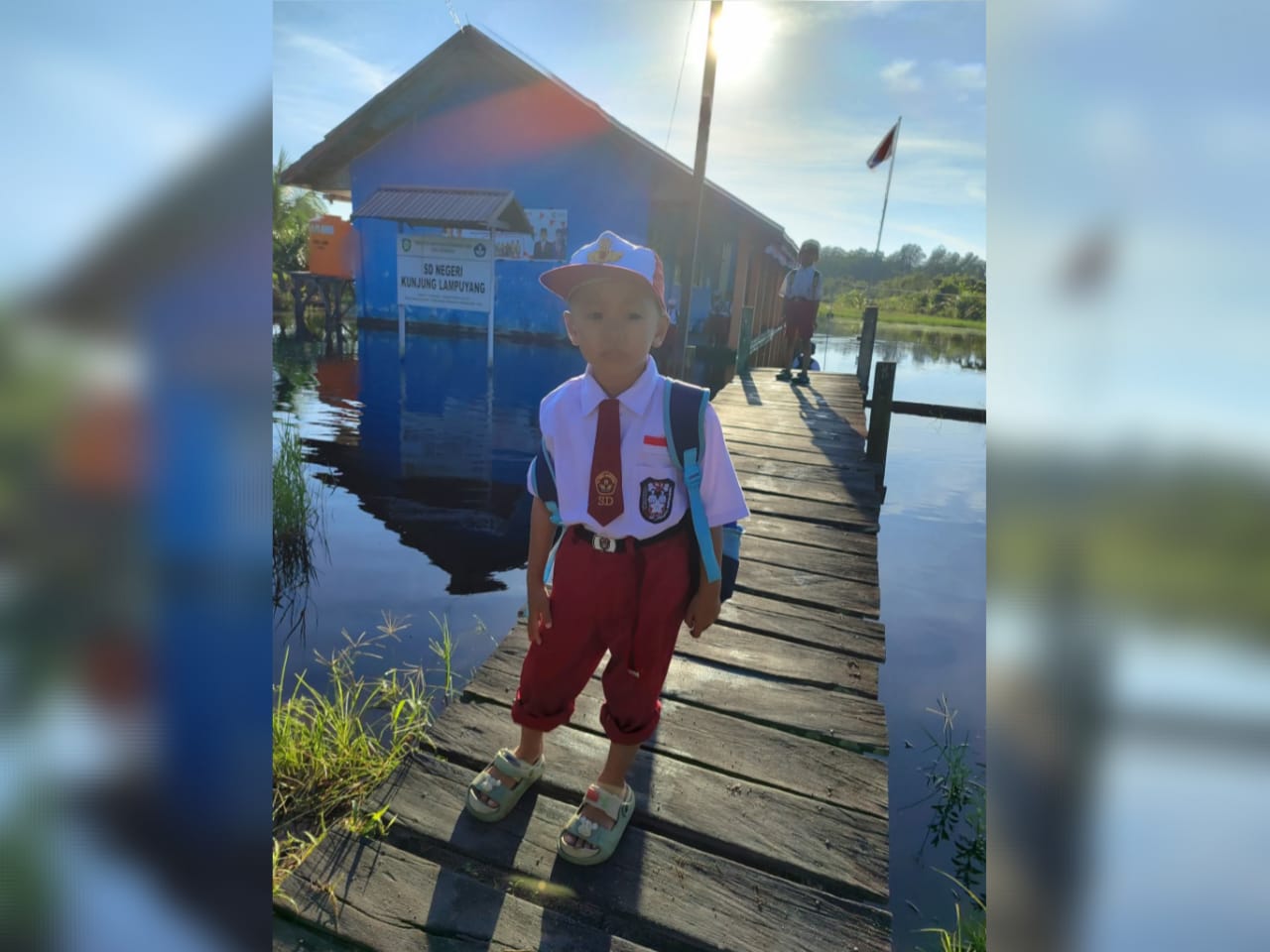 Murid Sekolah Dasar Negeri Kunjung Desa Lampuyang, Kecamatan Teluk Sampit, mulai kembali masuk sekolah. (Muhardi/Radar Sampit)