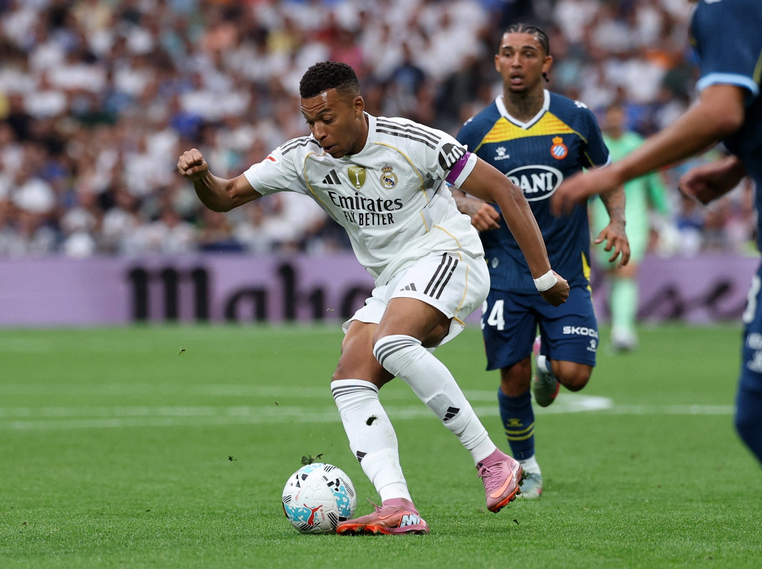 Aksi striker Real Madrid Kylian Mbapp&eacute; saat melawan Espanyol pekan kemarin.