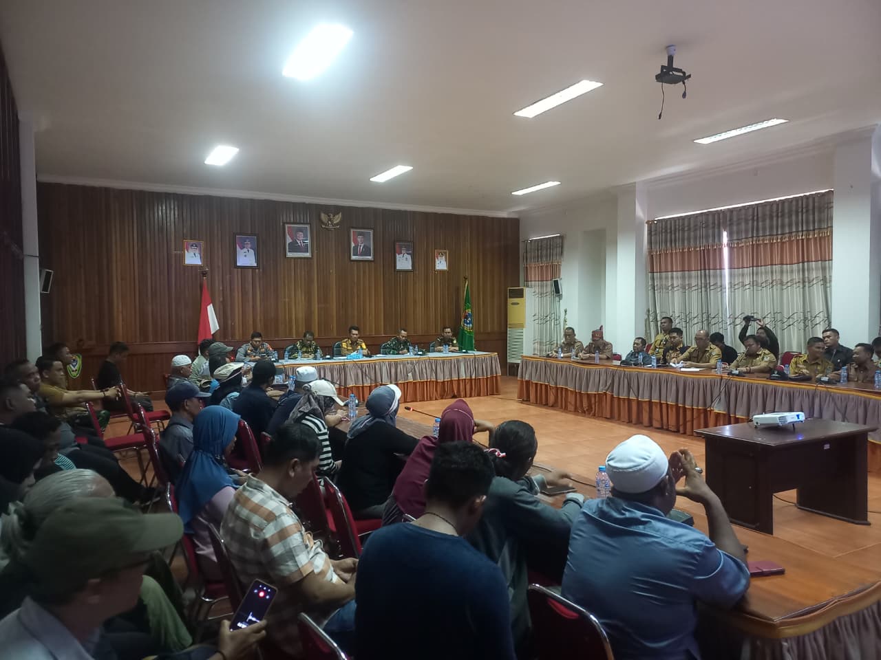 Audiensi dipimpin langsung oleh Bupati Seruyan, Ahmad Selanorwanda, didampingi unsur Forkopimda bersama 15 perwakilan anggota koperasi.
