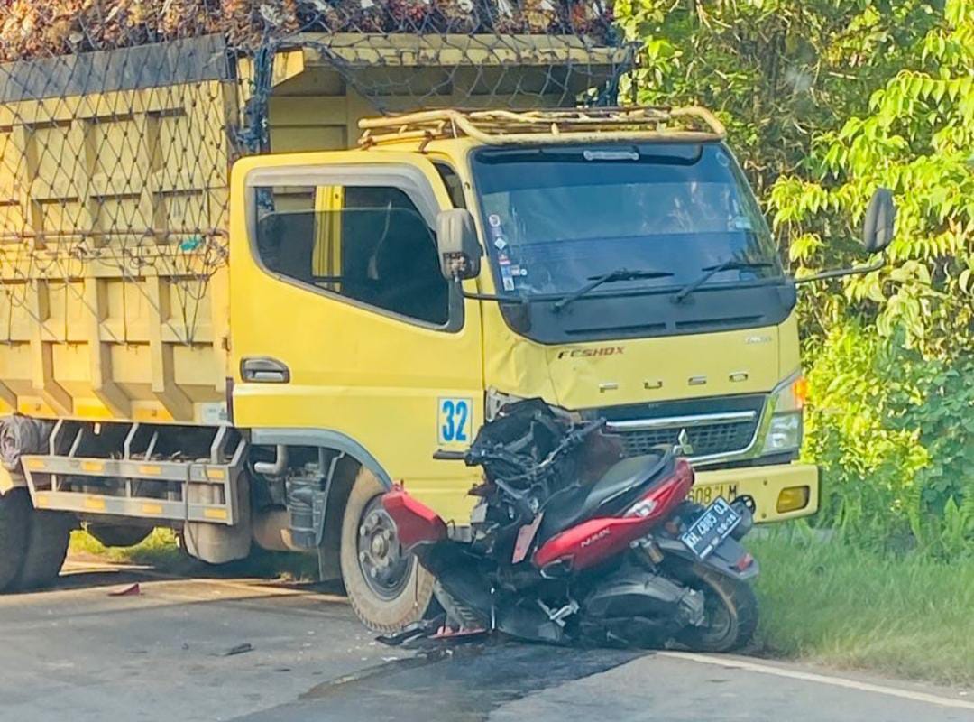 Suasana lokasi kecelakaan di Tikungan Bukit Lumut, Desa Rubung Buyung, Kecamatan Cempaga, usai tragedi kecelakaan maut menewaskan seorang pemotor, Selasa (23/9/2025).