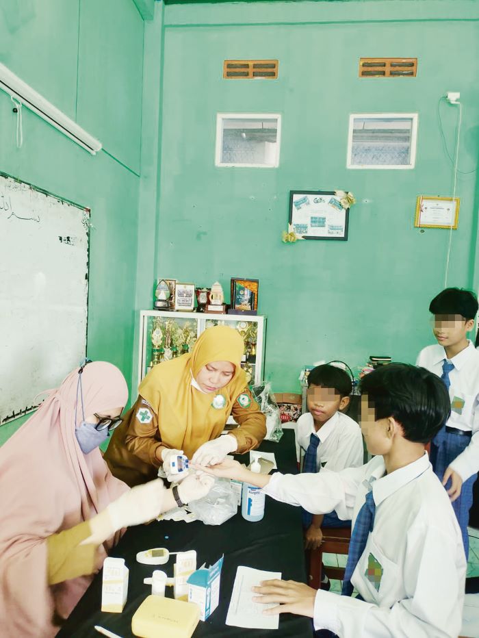 CEK KESEHATAN: Pemeriksaan kesehatan gratis di jenjang pendidikan SMP di Sampit, Selasa (23/9/2025). DINKES KOTIM/RADAR SAMPIT