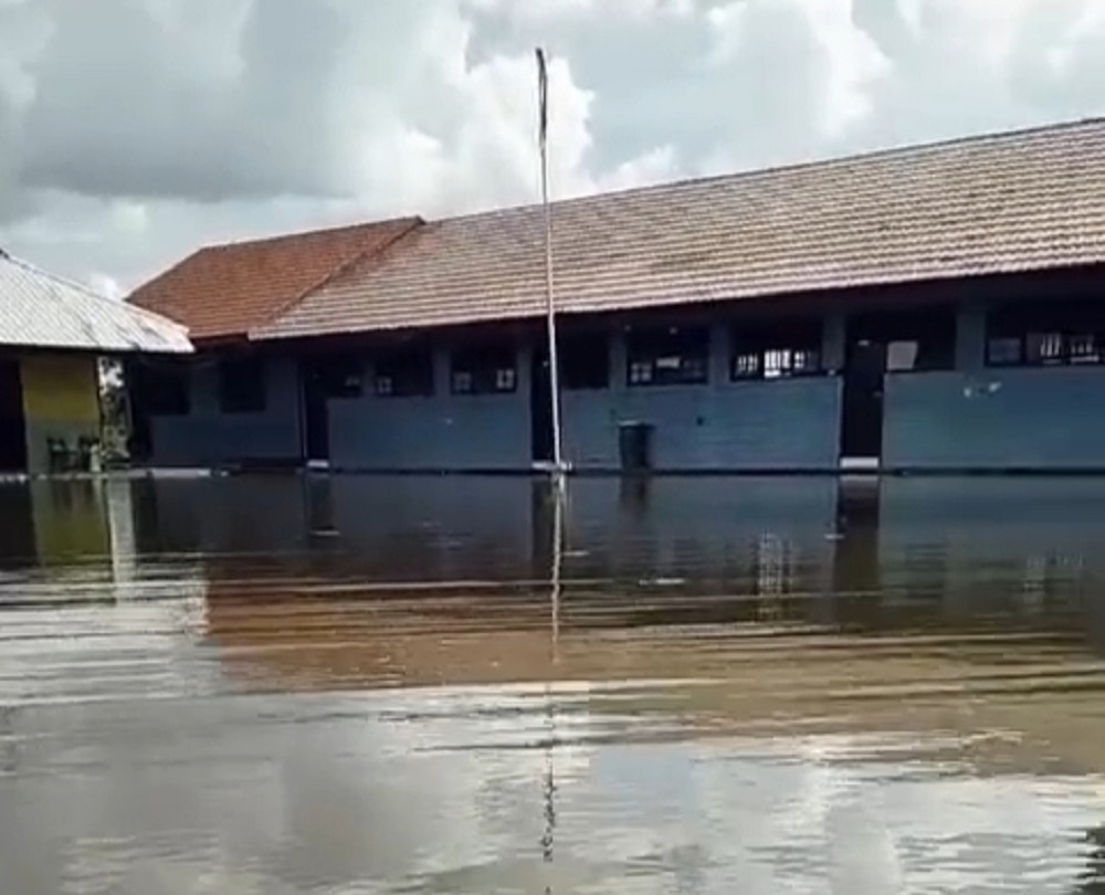 Kondisi sekolah di Desa Rungun, Kecamatan Kotawaringin Lama, Kabupaten Kotawaringin Barat, Selasa (23/9).