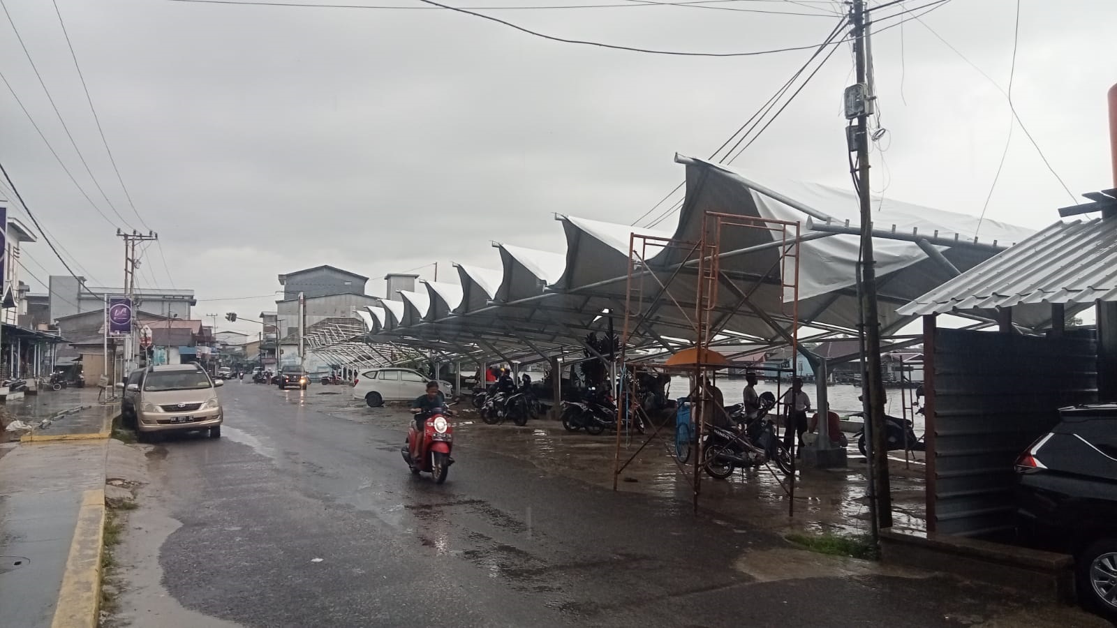 Di area Pasar Inpres Sukamara disediakan internet gratis yang dipasang oleh Diskominfo Sukamara.