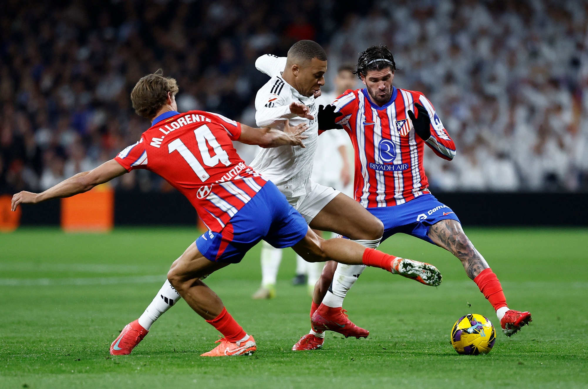 Pertemuan antara Atletico Madrid dan Real Madrid yang biasanya tersaji dengan tensi tinggi.