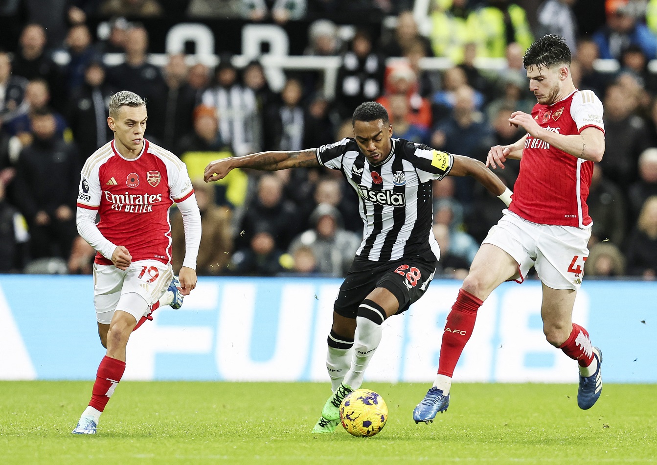 Pertemuan pemain Newscastle vs Arsenal dalam EPL musim lalu.