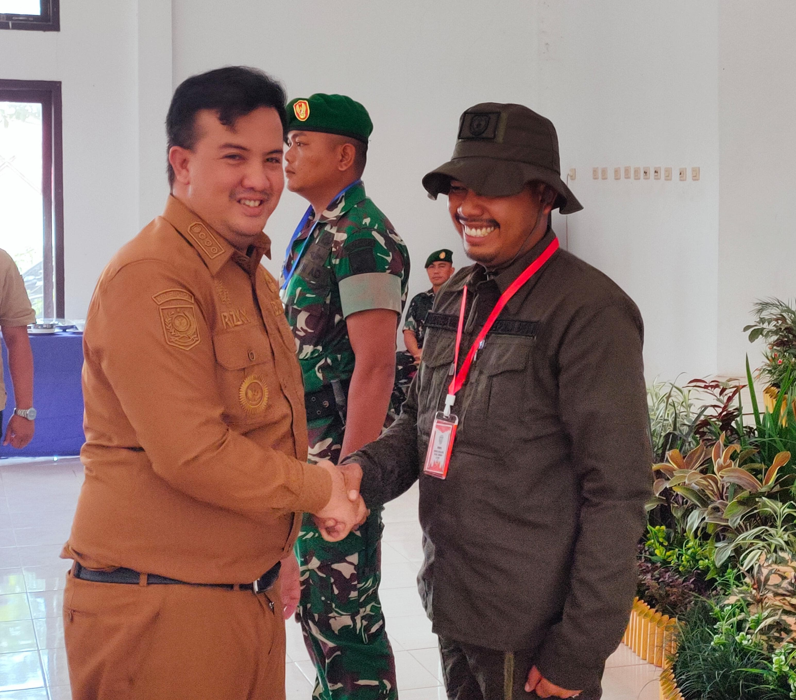 Bupati Lamandau Rizky Aditya Putra membuka kegiatan Retreat Kepala Desa se-Kabupaten Lamandau  di Aula Mes Desa, Kecamatan Bulik,  Selasa, 30 September 2025.