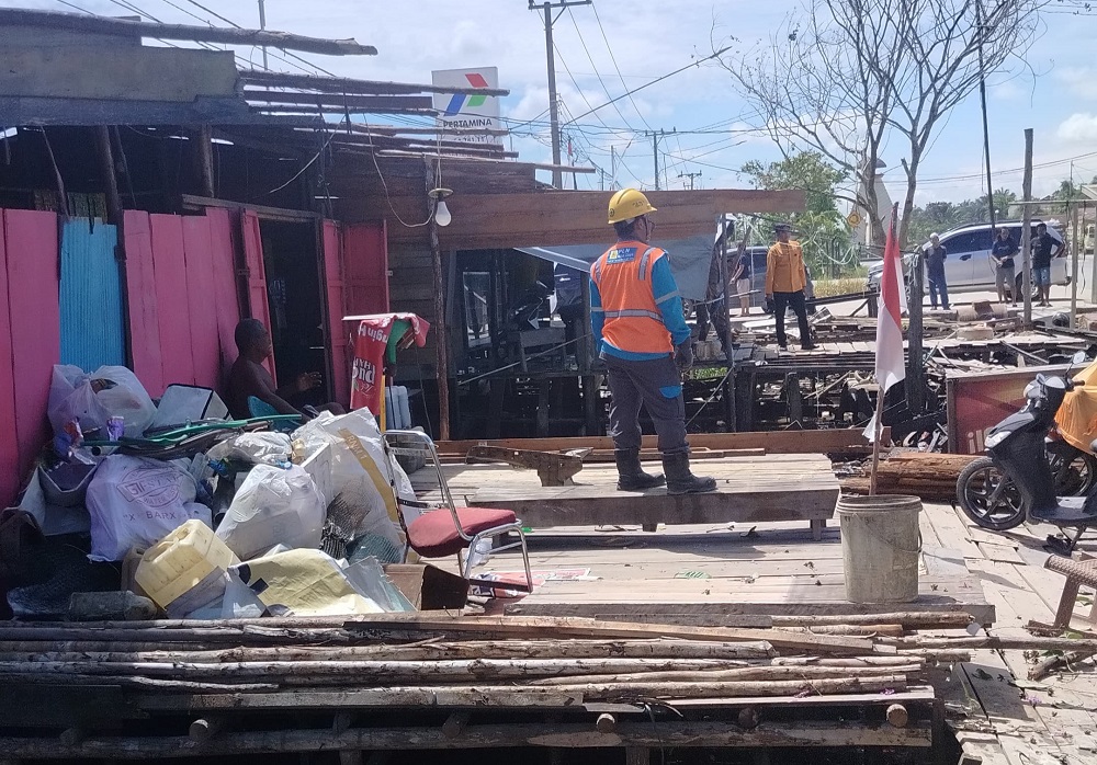 Normalisasi kawasan Bundaran Tudung Saji, Kelurahan Baru, Kecamatan Arut Selatan, Kabupaten Kotawaringin Barat, Rabu (1/10).