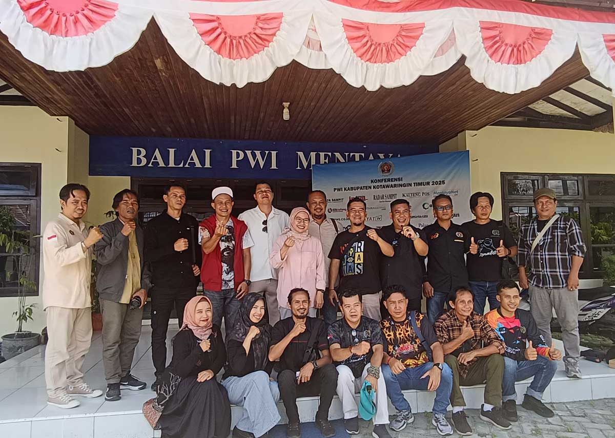 KUNJUNGAN: Jajaran PWI Kotim menerima kunjungan dari kolega seprofesi dari PWI Katingan, Kamis (2/10).