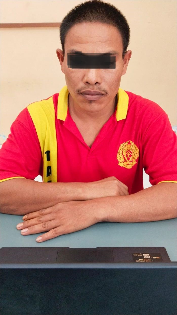 SIDANG: Tri Saputra, terdakwa kasus penggelapan sepeda motor menjalani sidang putusan hakim Pengadilan Negeri Nanga Bulik. FOTO:  PN NANGA BULIK/RADAR SAMPIT