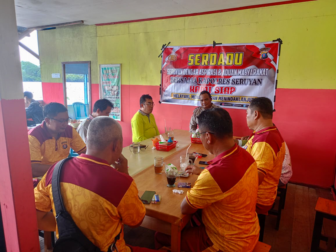 Kegiatan Jumat Curhat personel Polres Seruyan, untuk mendengarkan aspirasi dan pengaduan warga