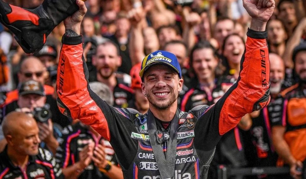 Pembalap Aprilia Racing, Marco Bezzecchi yang menempati pole position pada balapan utama MotoGP Indonesia 2025.