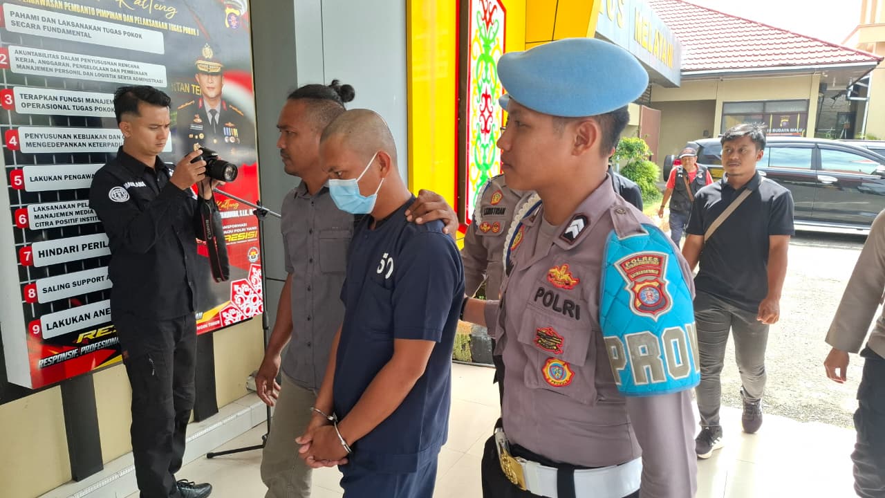 Pembunuh mahasiswi yang mayatnya ditemukan di lapangan voli Desa Merah, Tualan Hulu saat di Mapolres Kotim