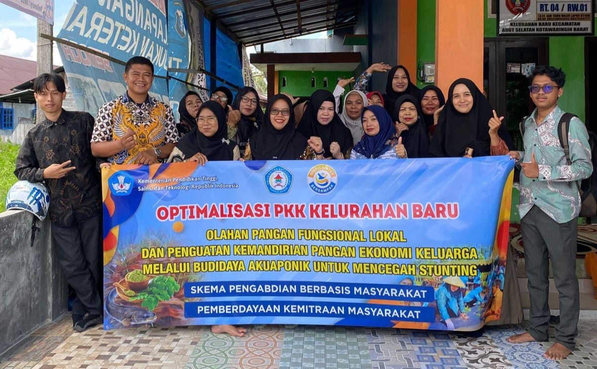 Sosialisai Tim Pengabdian Universitas Antakusuma bersama Anggota PKK Kelurahan Baru (Krisna Dwi Permana dan Tia Riskifah For Radar Sampit)
