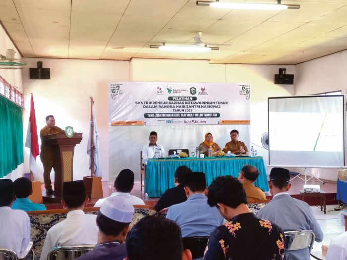 SAMBUTAN: Bupati Kotim Halikinnor menyampaikan sambutan saat pembukaan Pelatihan Santripreneur BAZNAS Kotim di UPTD BLK, Selasa (7/10/2025). YUNI/RADAR SAMPIT