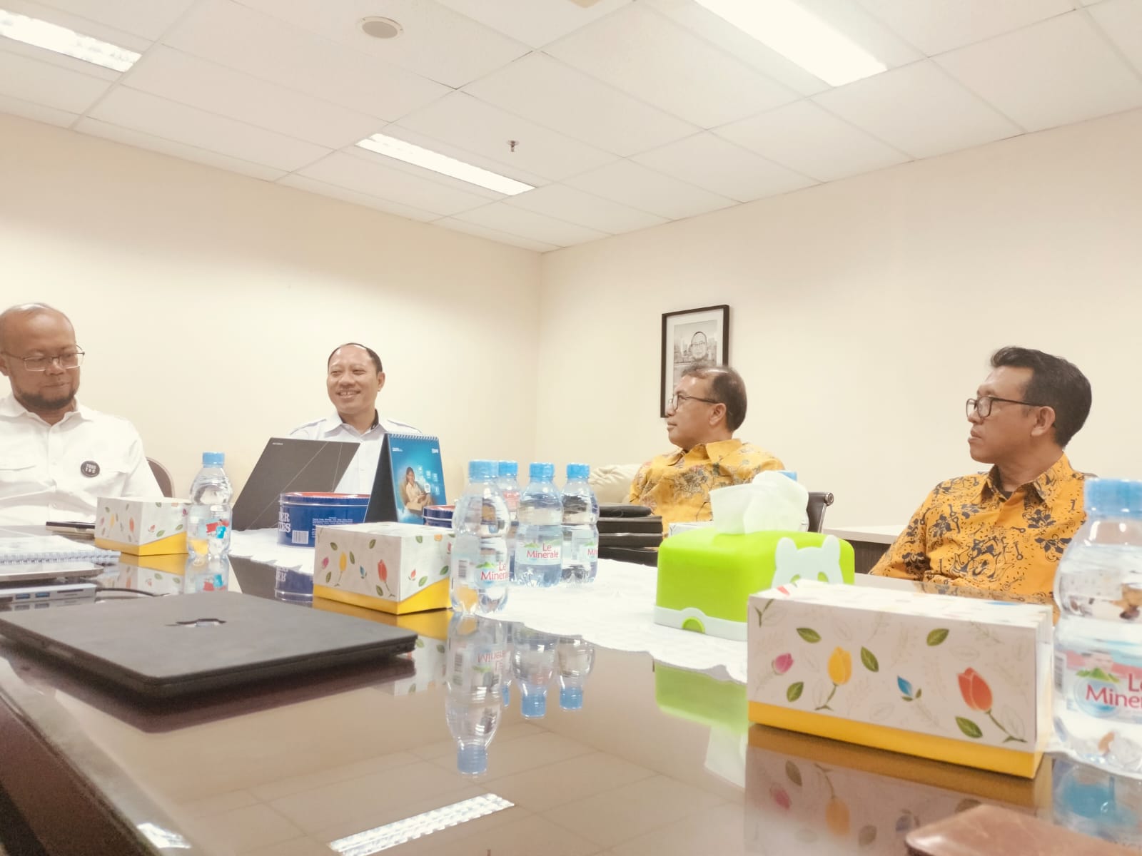 Deputi Bidang Koordinasi Peningkatan Kualitas Pendidikan Kemenko PMK, Prof. Ojat Darojat saat audiensi dengan awak media. (Istimewa)