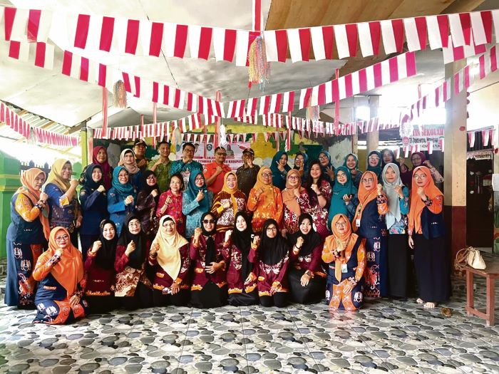 FOTO BERSAMA: Pendampingan pembinaan TP-PKK Kabupaten Kotim ke TP-PKK Kecamatan Mentawa Baru Ketapang, Kamis (9/10/2025). KECAMATAN MBK/RADAR SAMPIT