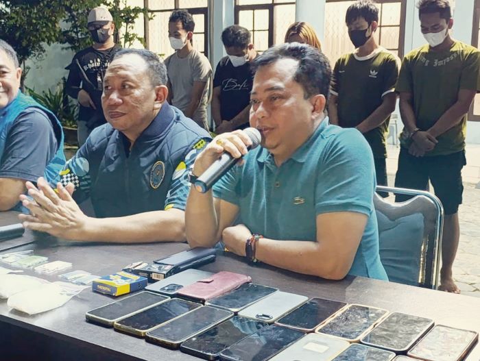 HADIR Ketua DPRD Kotim Rimbun saat menghadiri pers rilis pengungkapan jaringan narkotika di BNNK Kotim, Rabu (8/10/2025). FOTO : RADO/RADAR SAMPIT