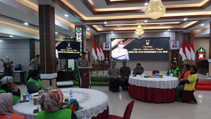 AUDIENSI : Kepala Kepolisian Daerah (Kapolda) Kalimantan Tengah (Kalteng), Irjen Pol Iwan Kurniawan menghadiri audiensi bersama pengemudi ojek online (ojol) di Mapolda Kalteng, Jumat (10/10/2025).