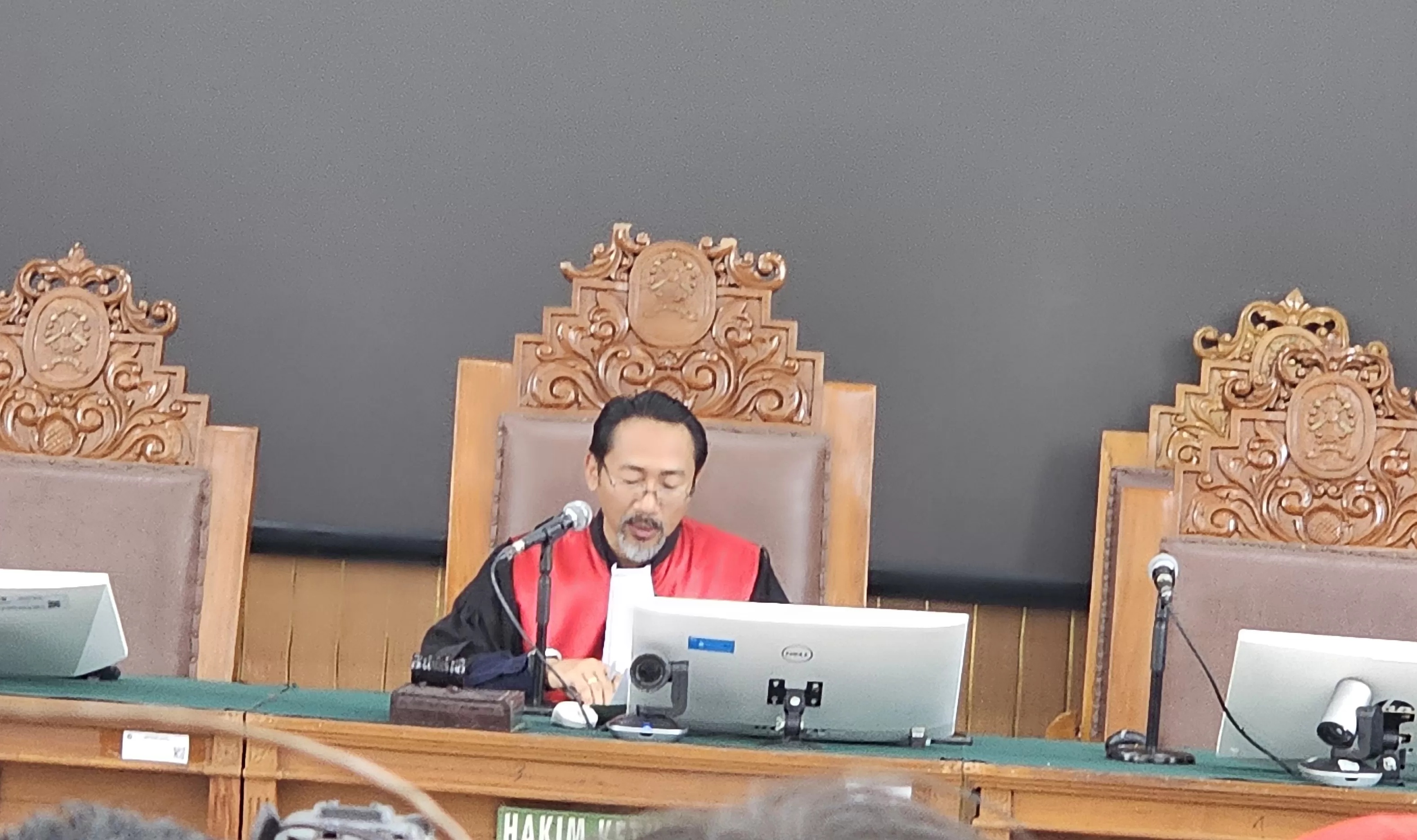 Hakim Tunggal Pengadilan Negeri Jakarta Selatan I Ketut Darpawan menolak praperadilan mantan Mendikbudristek Nadiem Anwar Makarim. (Muhammad Ridwan/JawaPos.com)